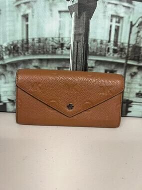 MK 35F3GTVE7T Jet Set Embossed Leather Large Continental Envelope Wallet